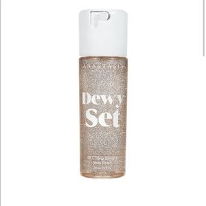 Dewy set setting spray